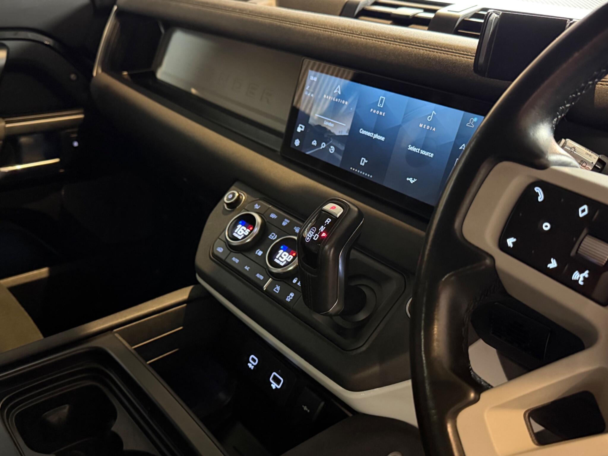 Land Rover Defender 110